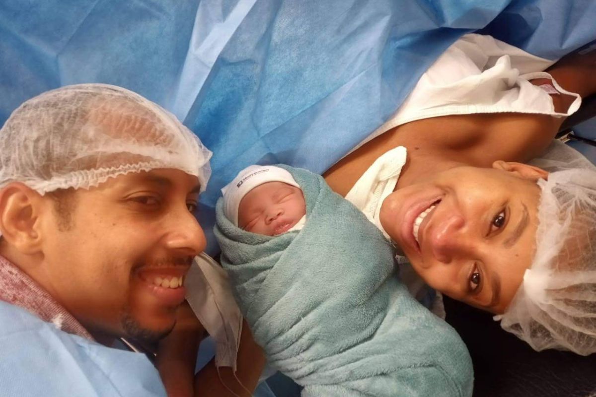 Gleyce Amorim da Silva Santos en el nacimiento de su hija menor