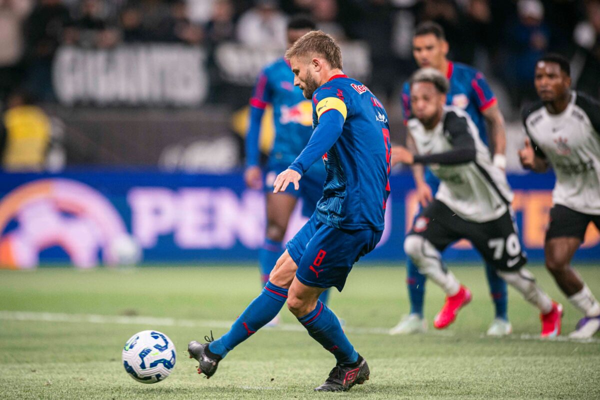 Veja análise do VAR em pênalti polêmico em Corinthians x Bragantino