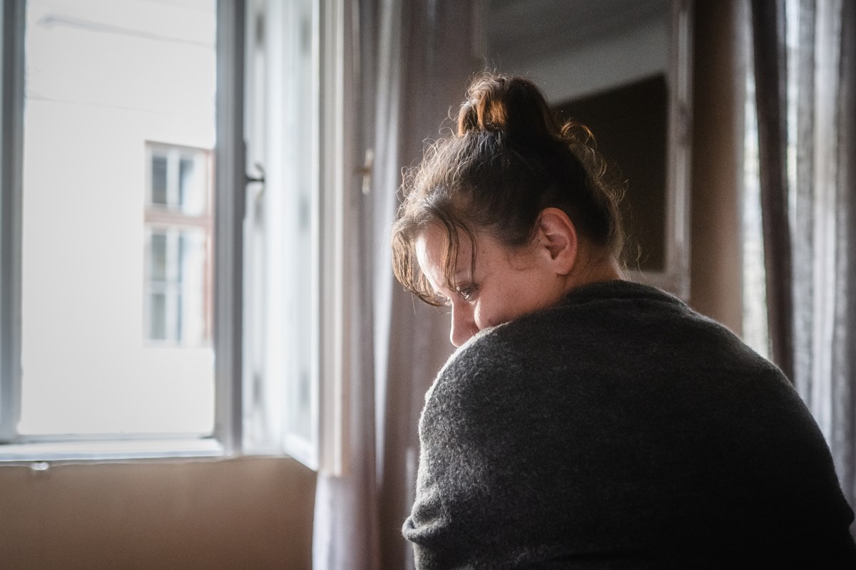 Solidão aumenta risco de morte em mulheres na meia-idade, diz estudo