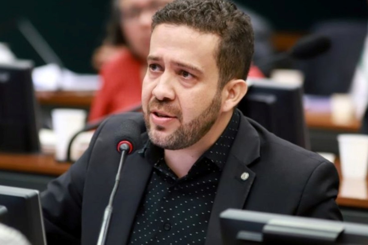 Conselho de Ética: relator vota para suspenção de Janones por 3 meses