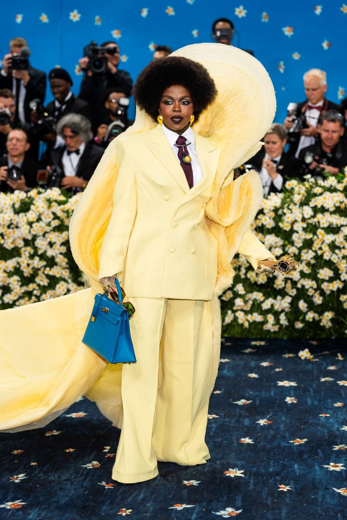 Foto com cor. Look da cantora Lauryn Hill no Met Gala 2025 - Metrópoles