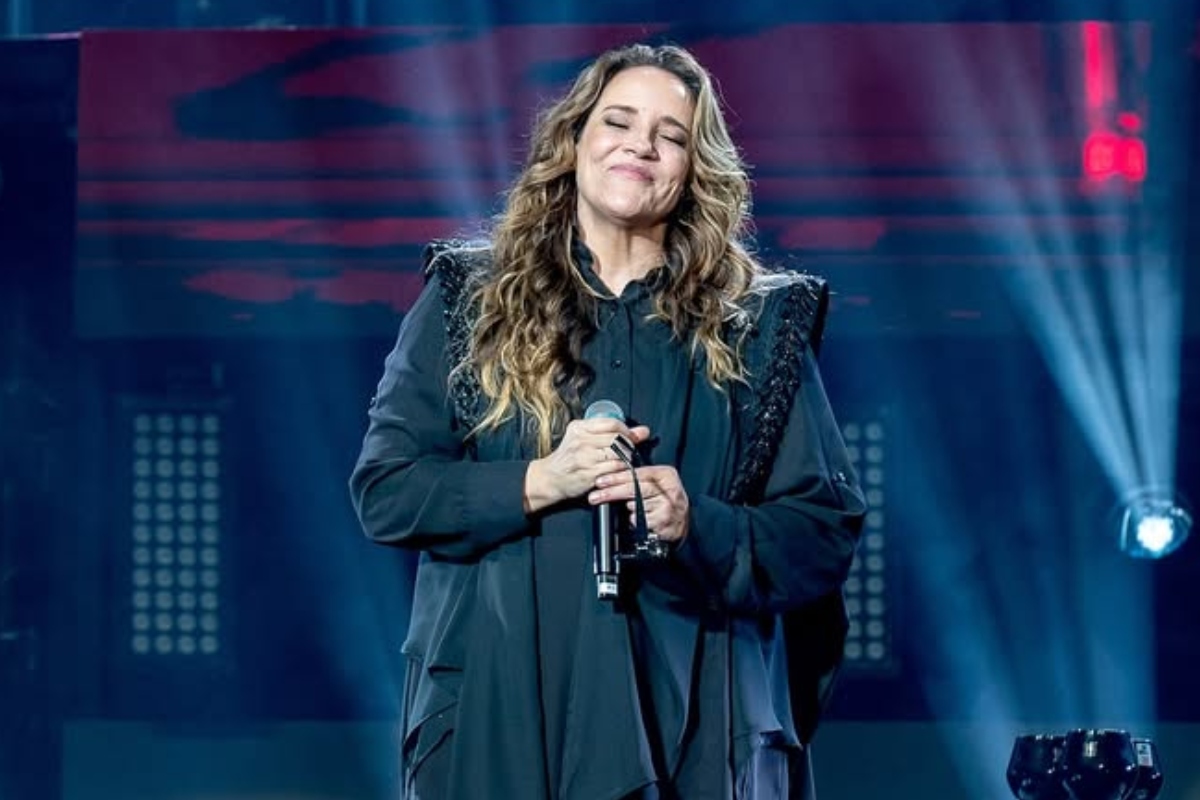 Ana Carolina paralisa show e dá bronca em produção após falha