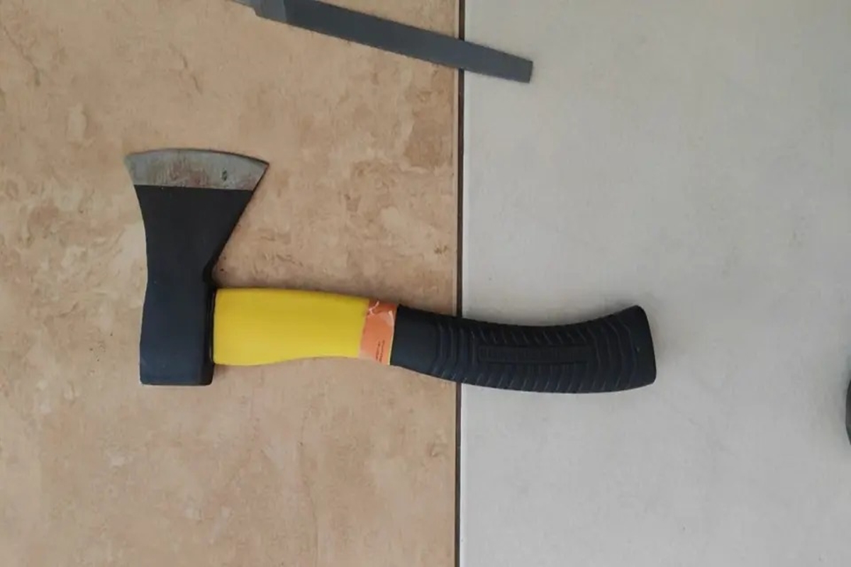 Mulher com “desejo de matar” ataca homem com nove golpes no rosto