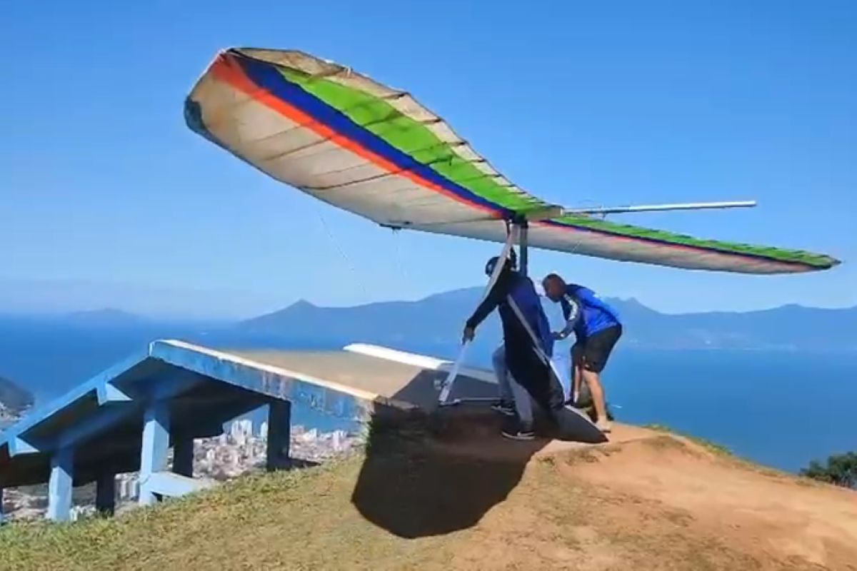 Piloto que morreu após saltar de asa-delta ficou 15s no ar. Veja vídeo