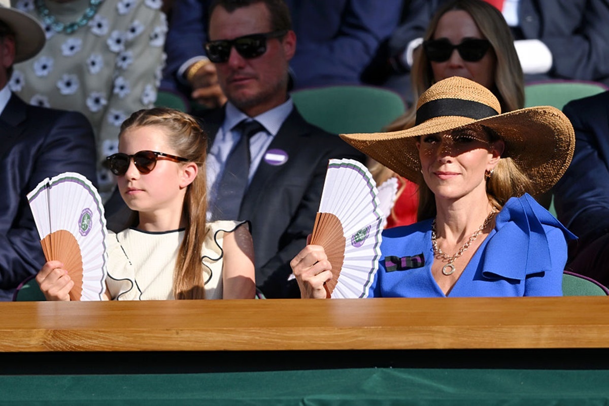 Charlotte “imita” a mãe, Kate, e recebe elogios: “Aura de princesa”