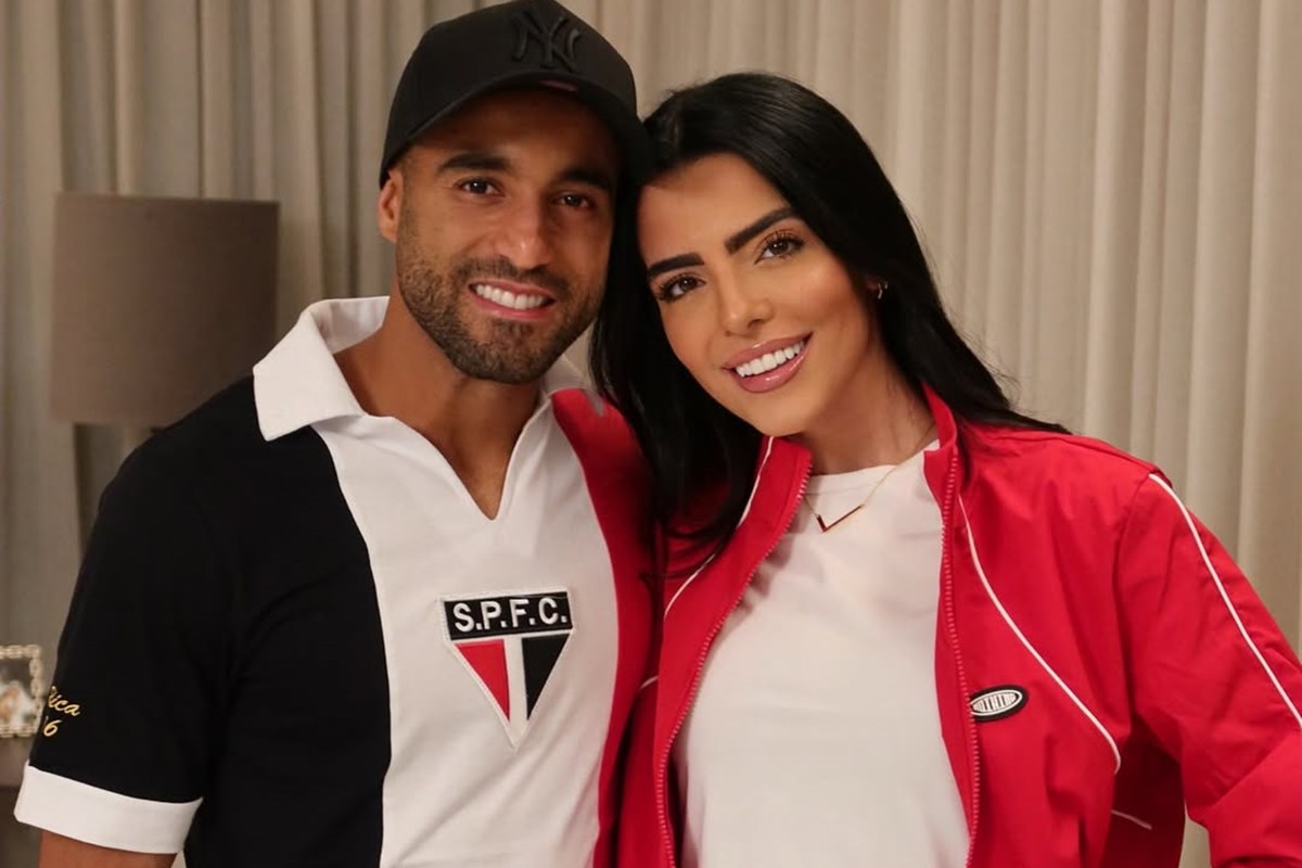 Esposa de Lucas Moura rebate torcedores após críticas ao jogador