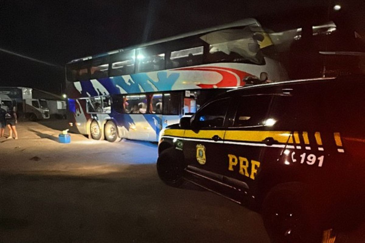 SP: PRF apreende ônibus suspeito de transportar trabalhadores escravos