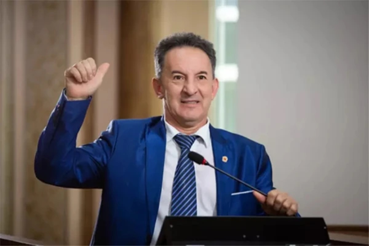 Vereador propõe uso da Bíblia na rede pública e privada de Curitiba