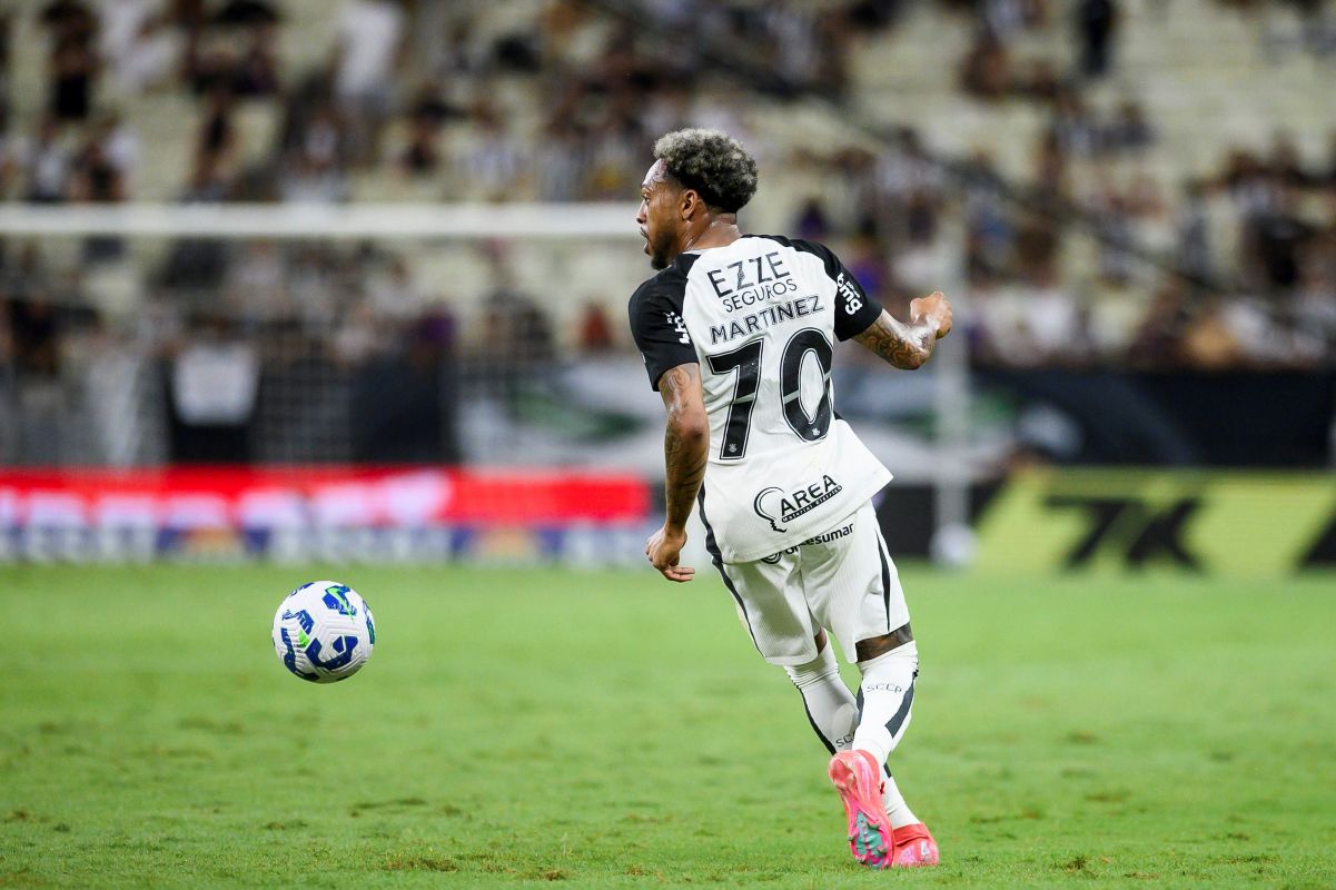 Corinthians vence o Ceará e sobe duas posições na tabela do Brasileirão