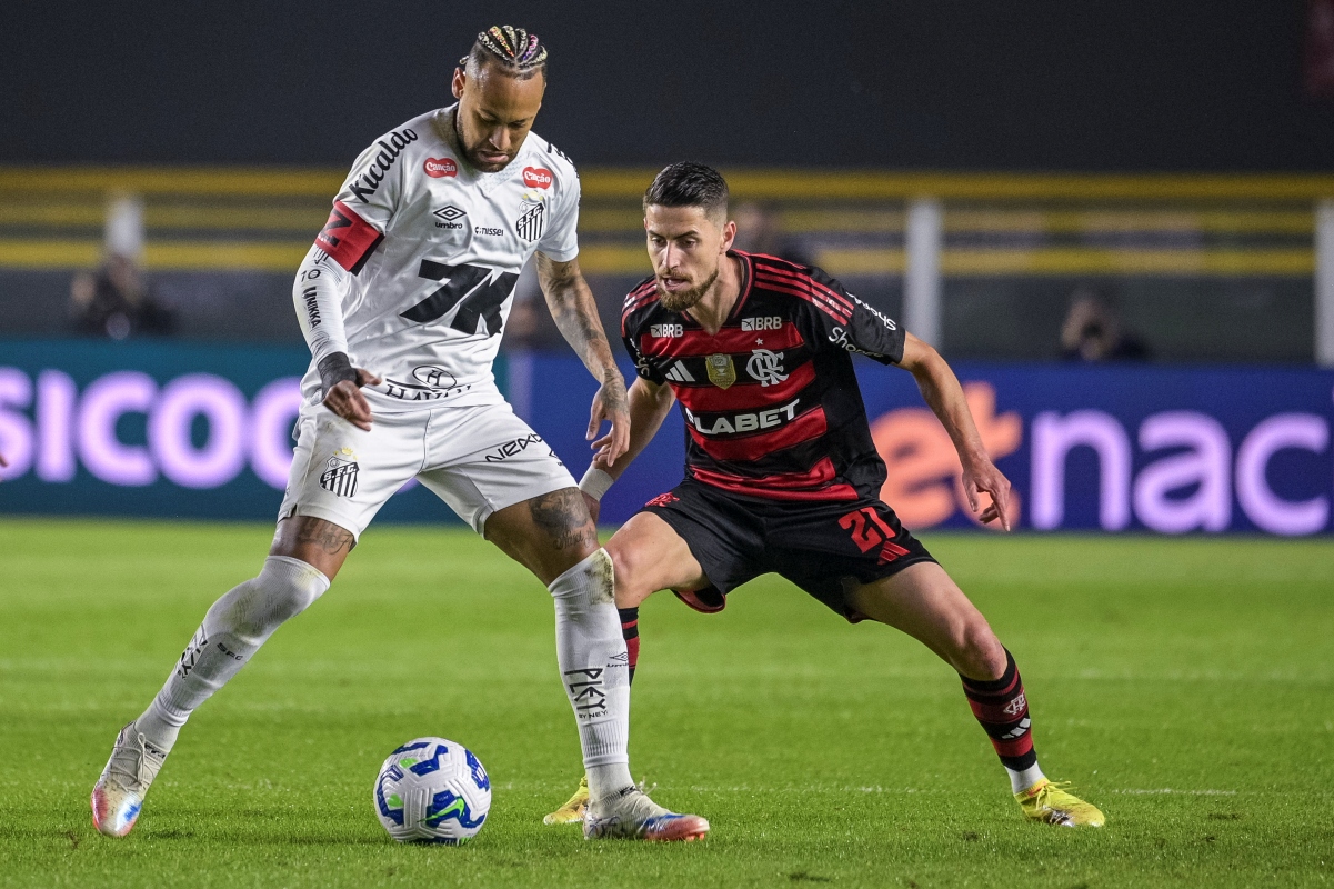 Neymar tenta dar caneta no treinador do Fla, Filipe Luís. Veja vídeo