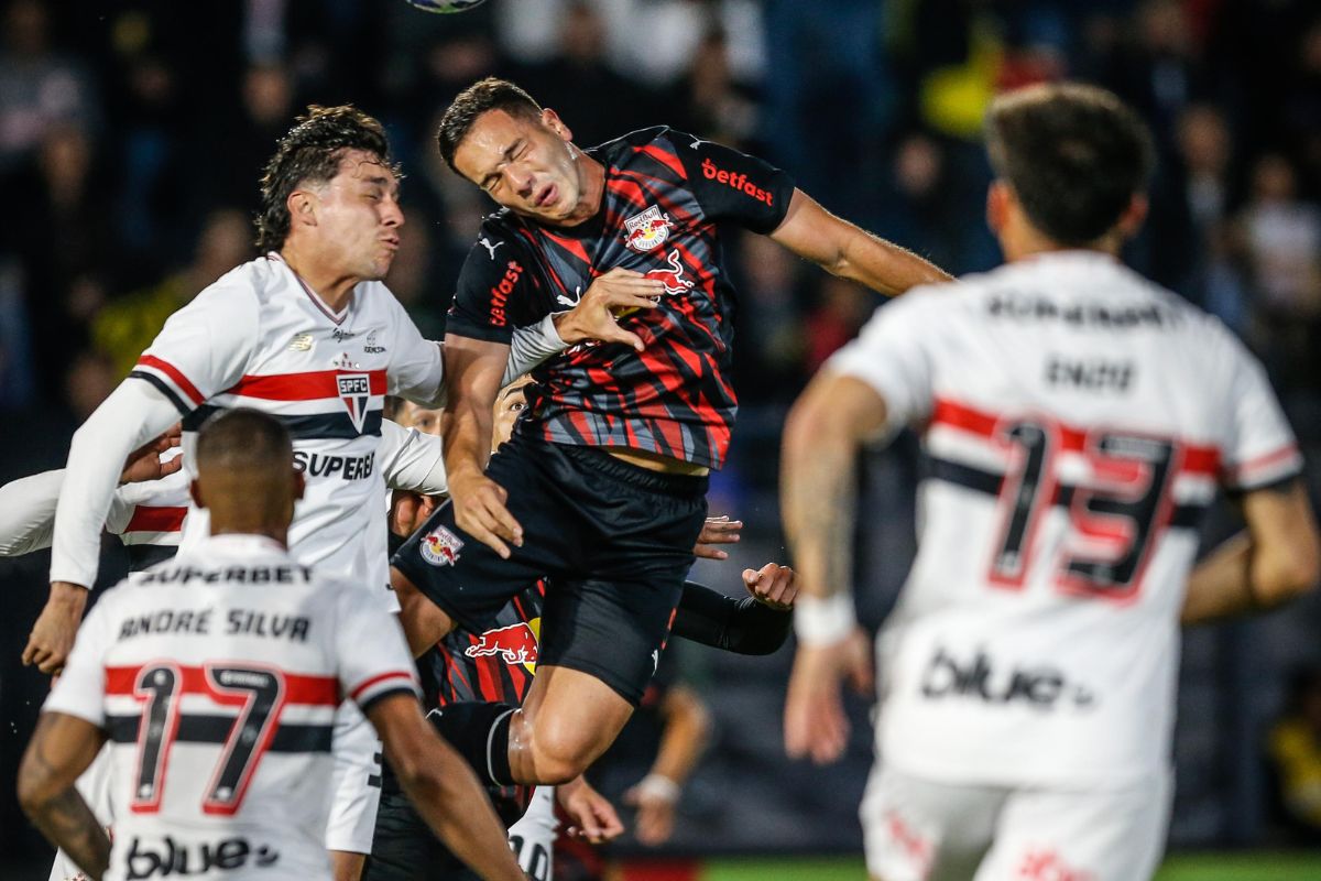 Com dois gols de André Silva, São Paulo e Bragantino empatam por 2 x 2