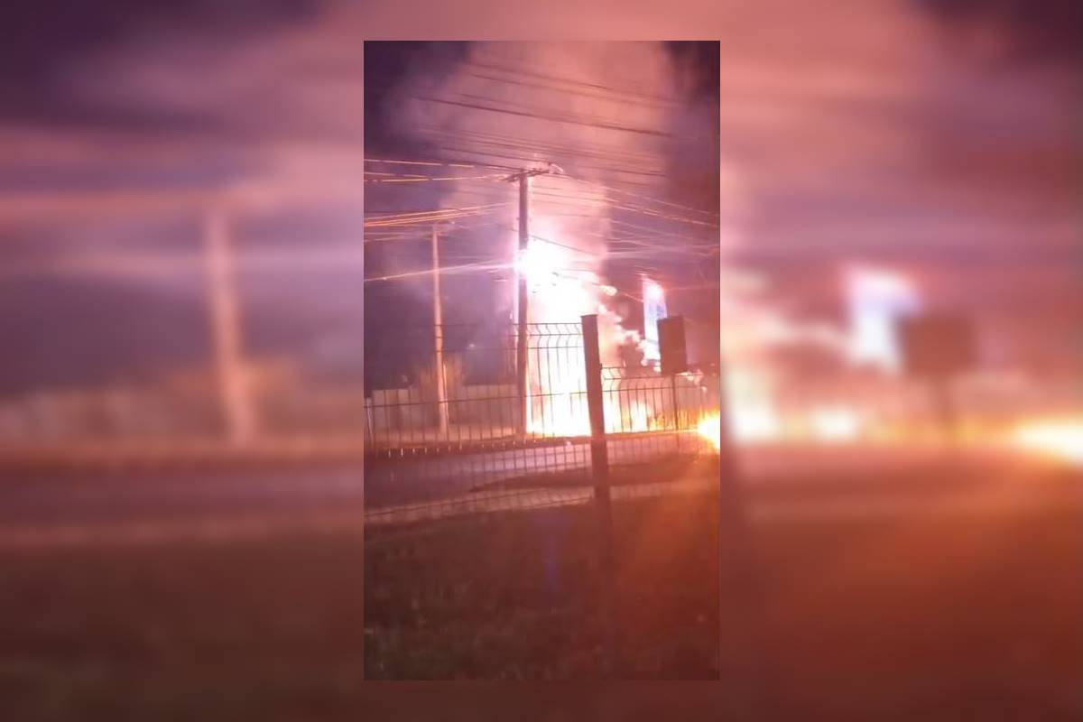 Vídeo: explosão em poste de energia assusta moradores na Asa Norte