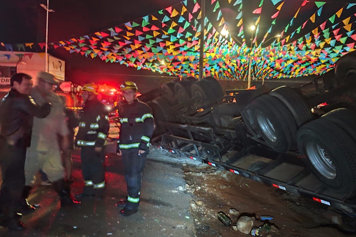 Vídeo: caminhoneiro morre após caminhão tombar em Itumbiara