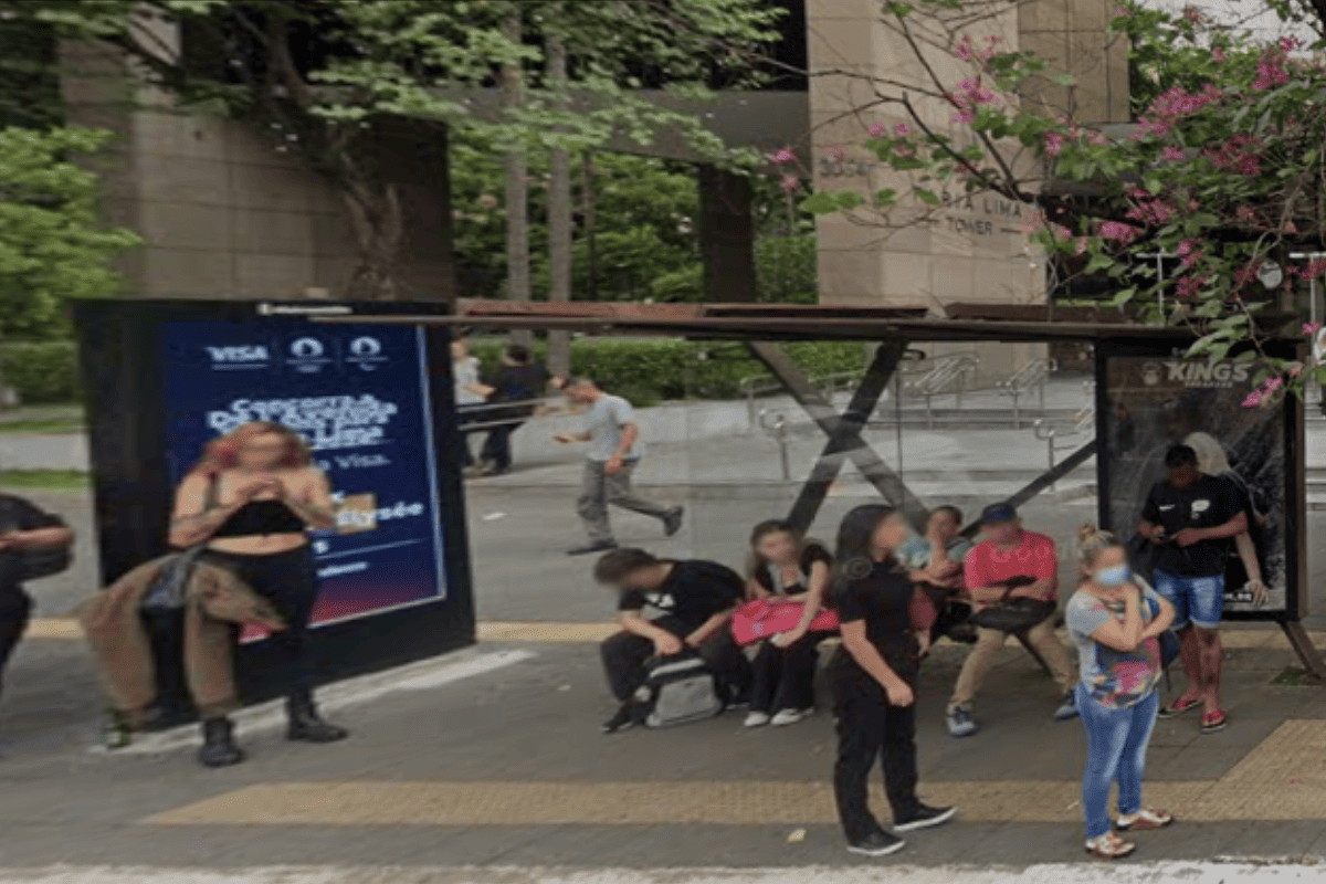 SP testa mais pontos de ônibus com painéis digitais em tempo real