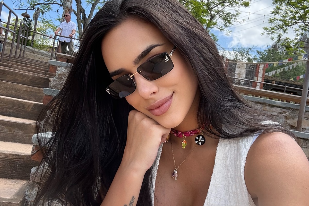 Onze dias pós-parto, Bruna Biancardi vai a jogo de Neymar e web reage