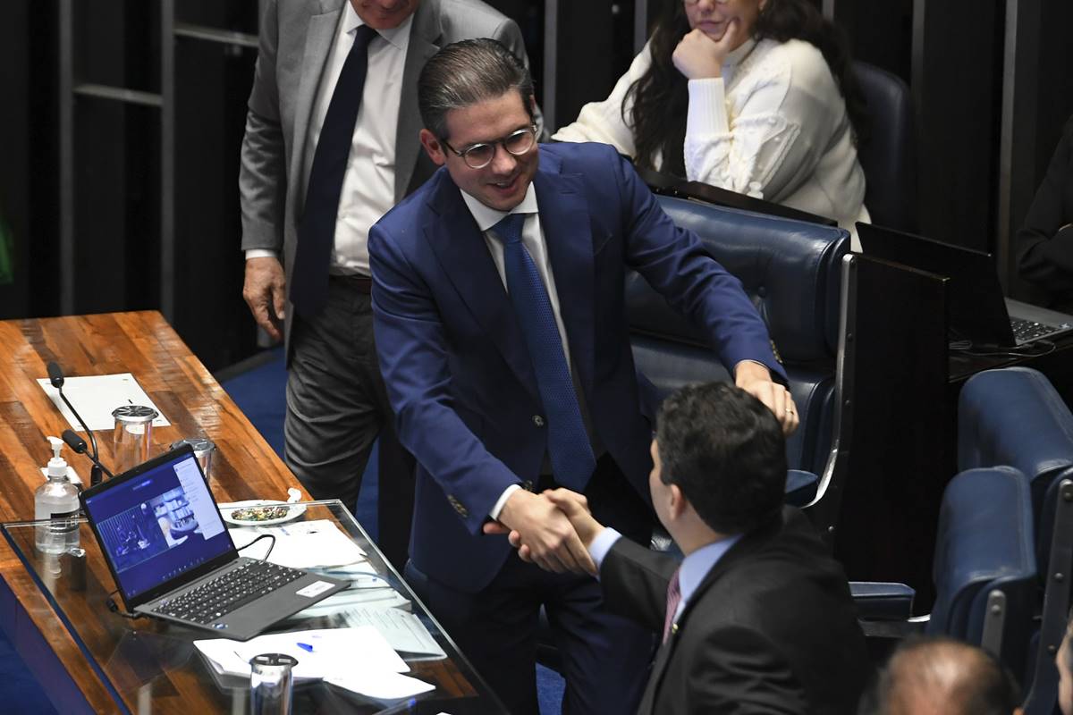Líder do Centrão aponta erro de Motta após derrota no IOF