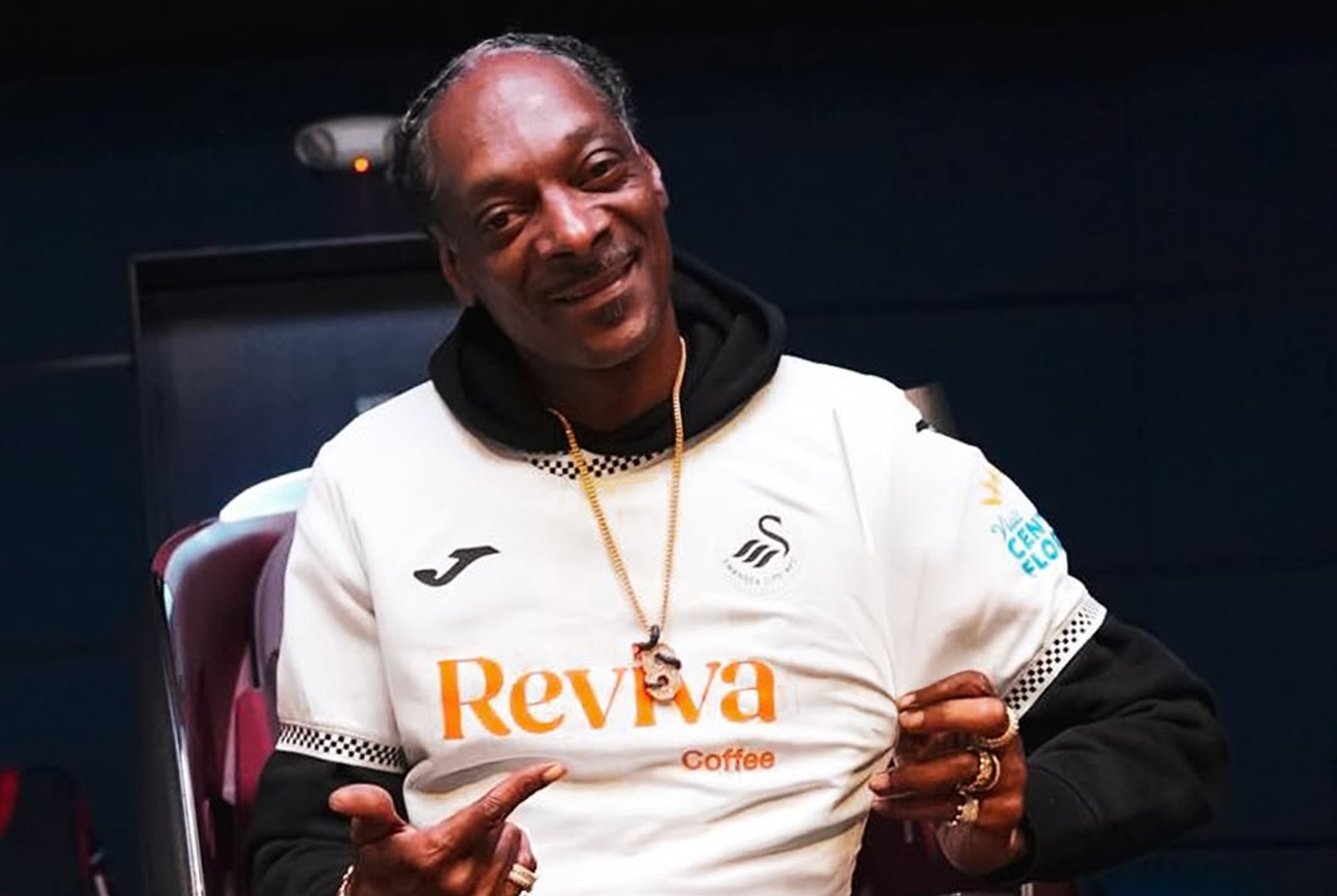 Snoop Dogg critica filme infantil por cena com casal lésbico