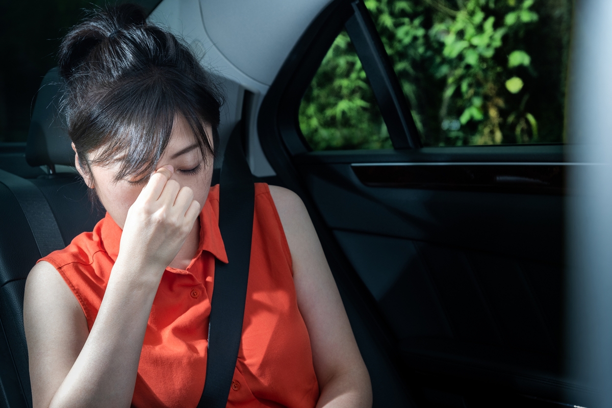 Conheça o som que é capaz de aliviar enjoo em carro em apenas 1 minuto