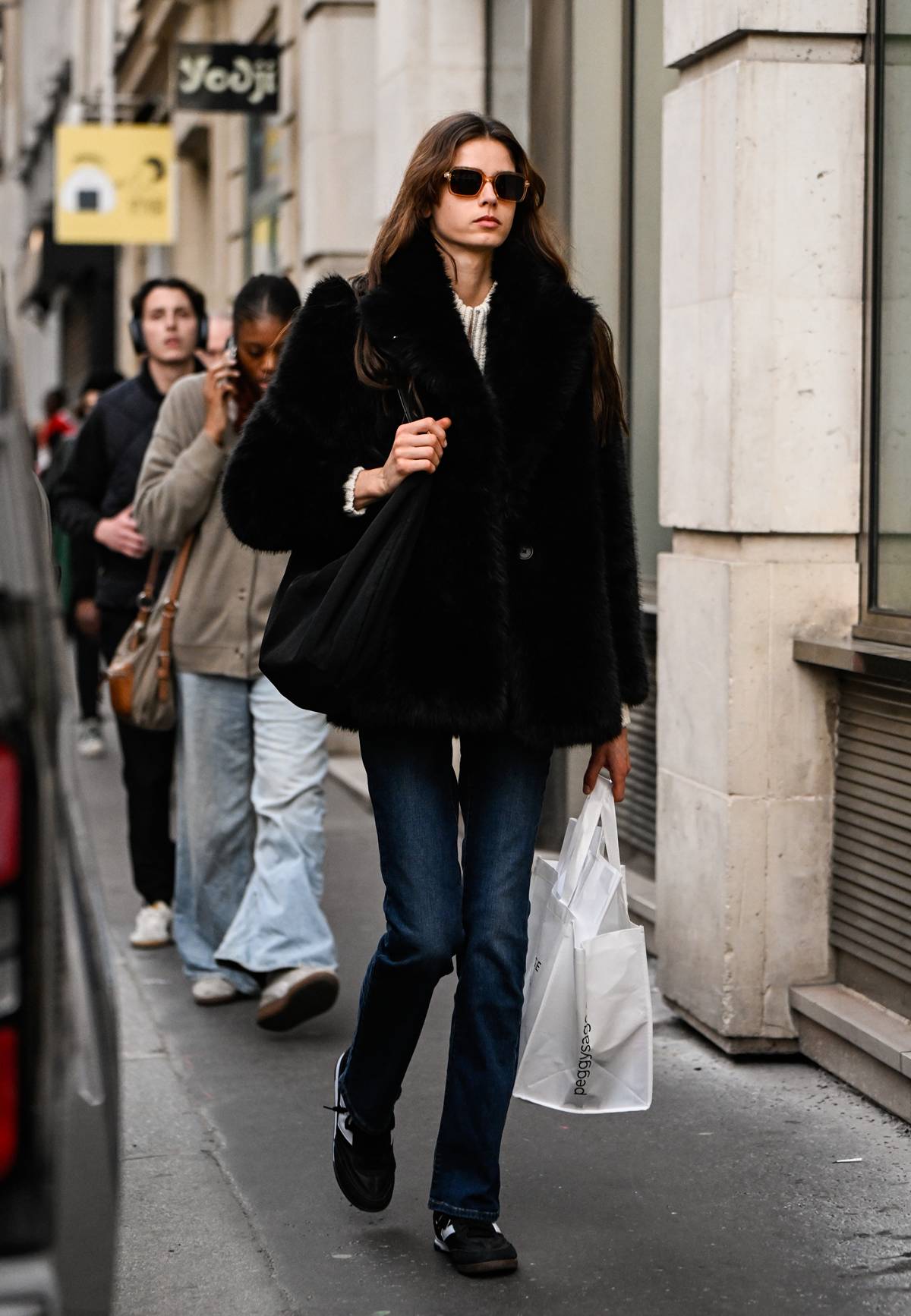 Mulher com calça skinny - Metrópoles