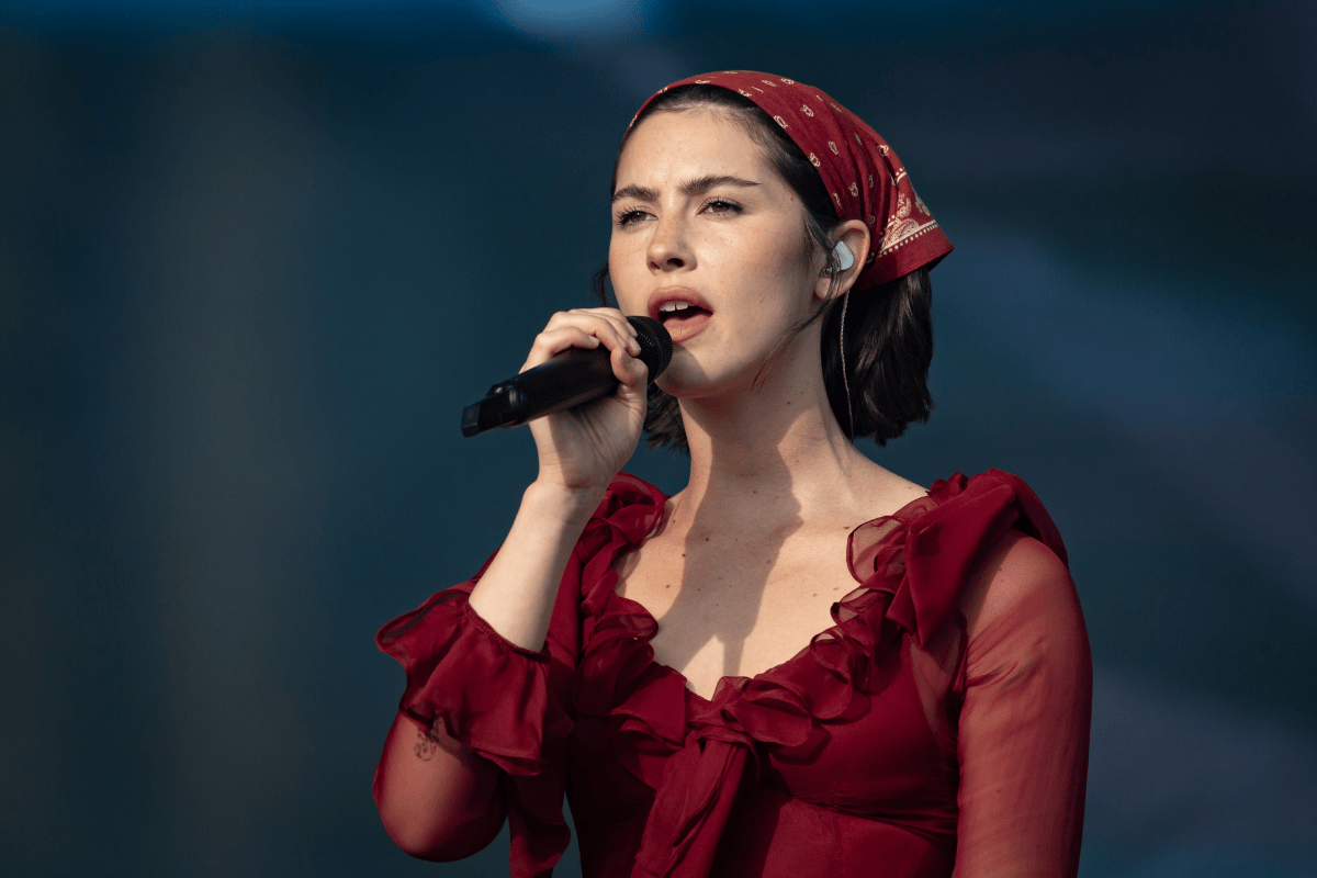 Lenços e Bandanas: O Acessório de Tendência que as Celebridades Adotaram!