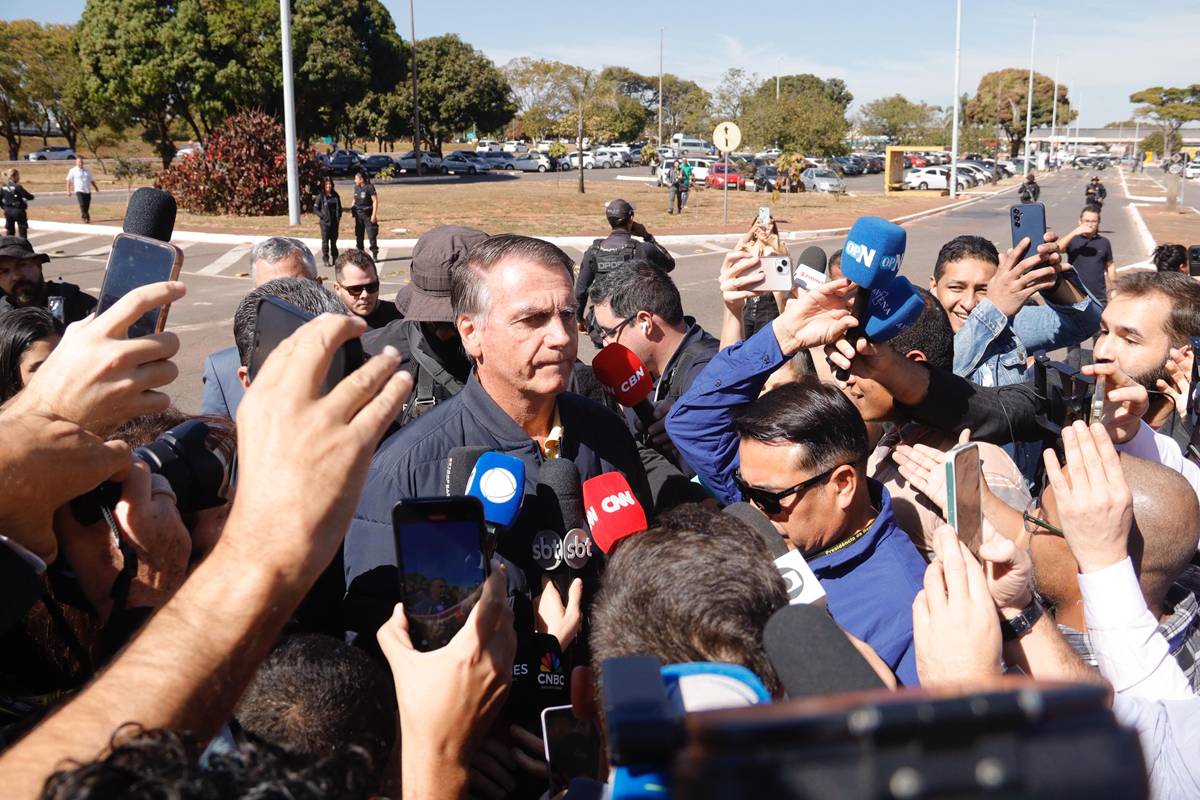 Bolsonaro sugere que pendrive apreendido foi plantado pela PF