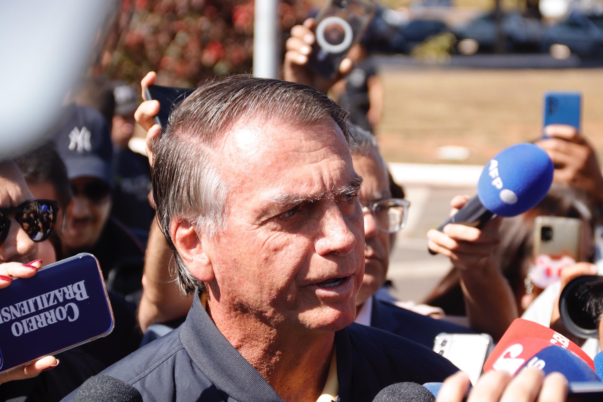 “Comemoração”: ala do PT convoca ato em condomínio de Bolsonaro