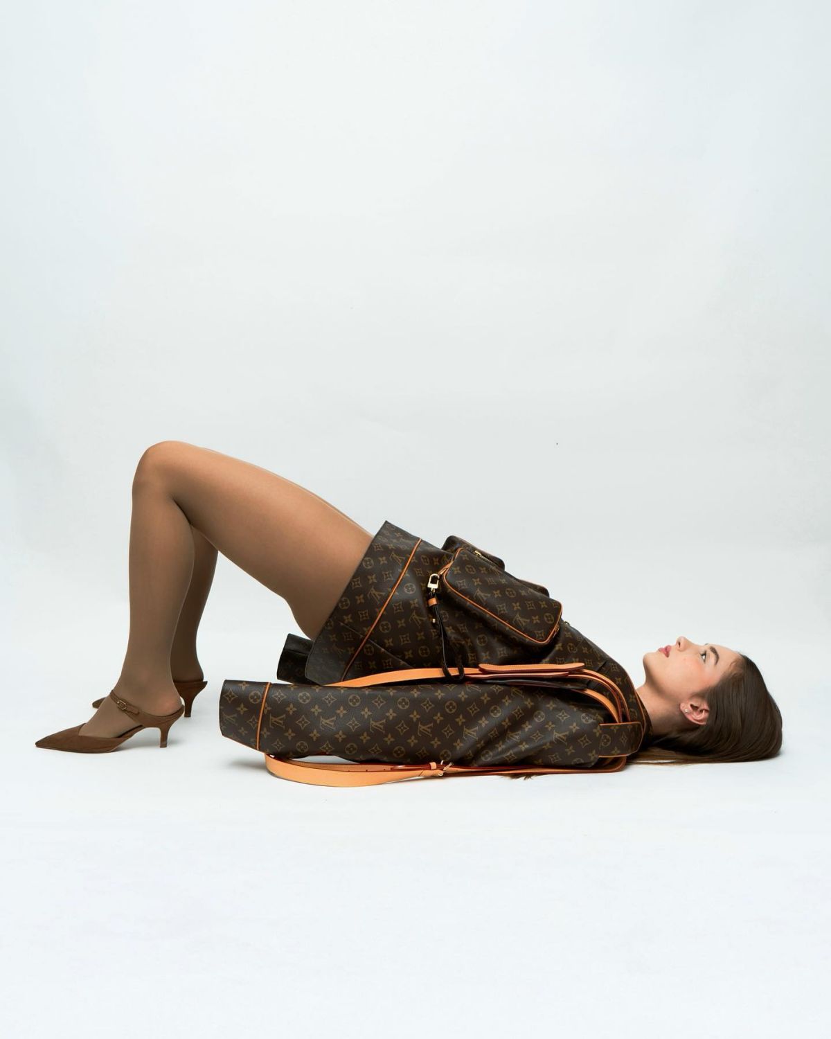 Foto com cor. Duda Rubert usando look Louis Vuitton - Metrópoles