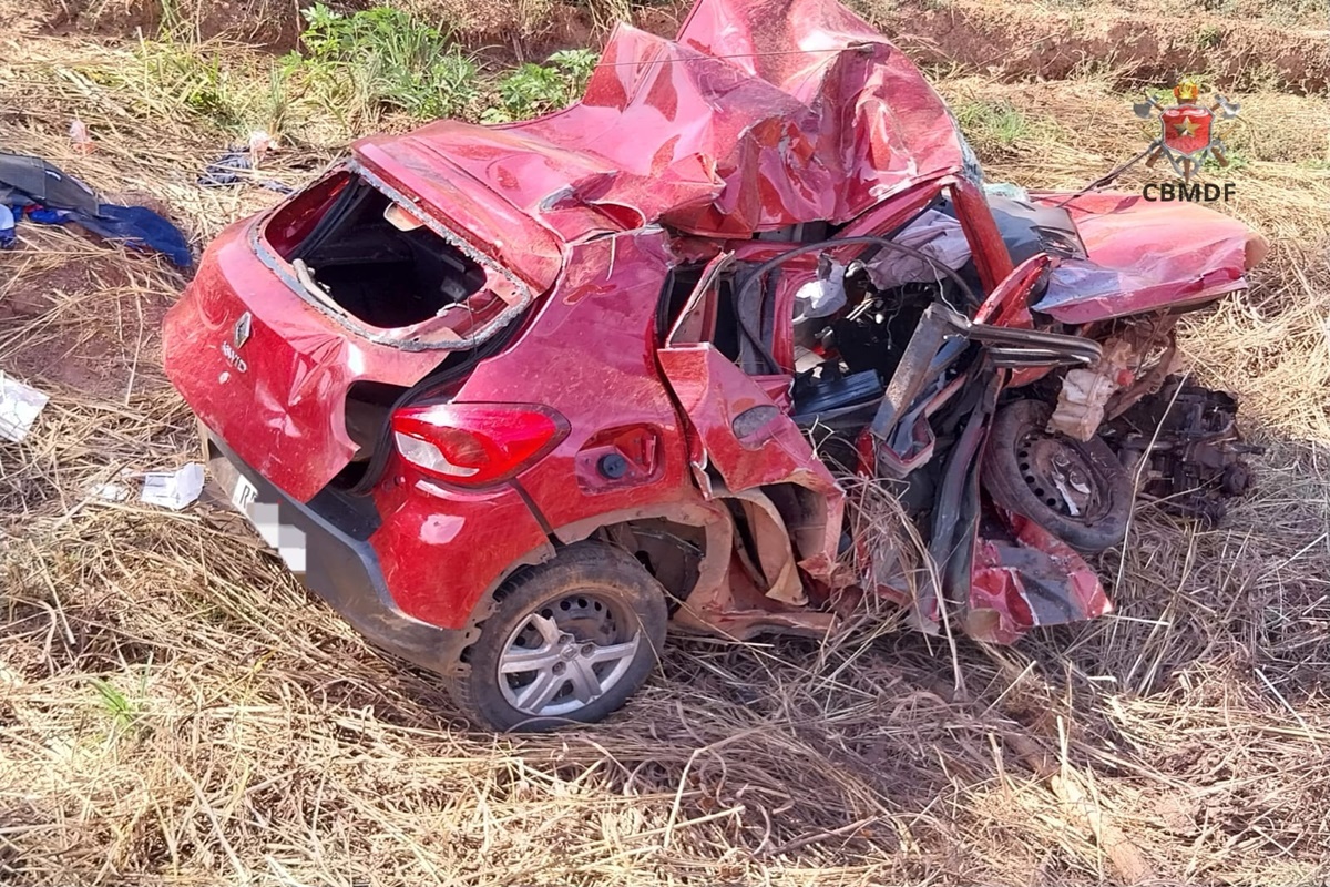 Colisão frontal entre carros na BR-251 deixa homem em estado grave