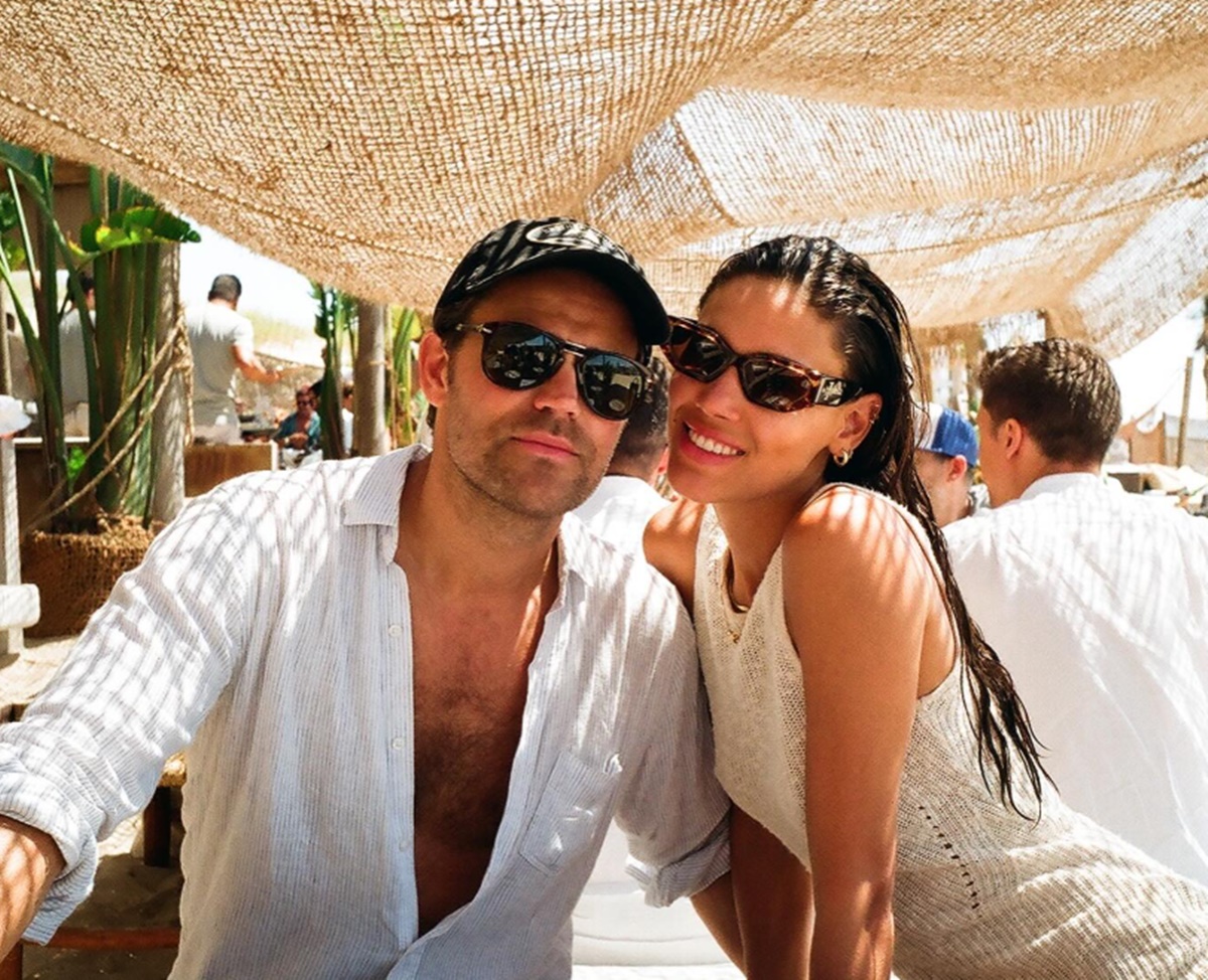 Astro de The Vampire Diaries pede modelo brasileira em casamento