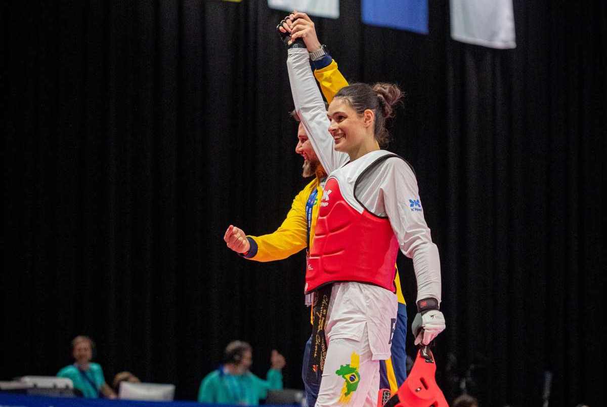 Maria Clara Pacheco é campeã de taekwondo no Mundial Universitário