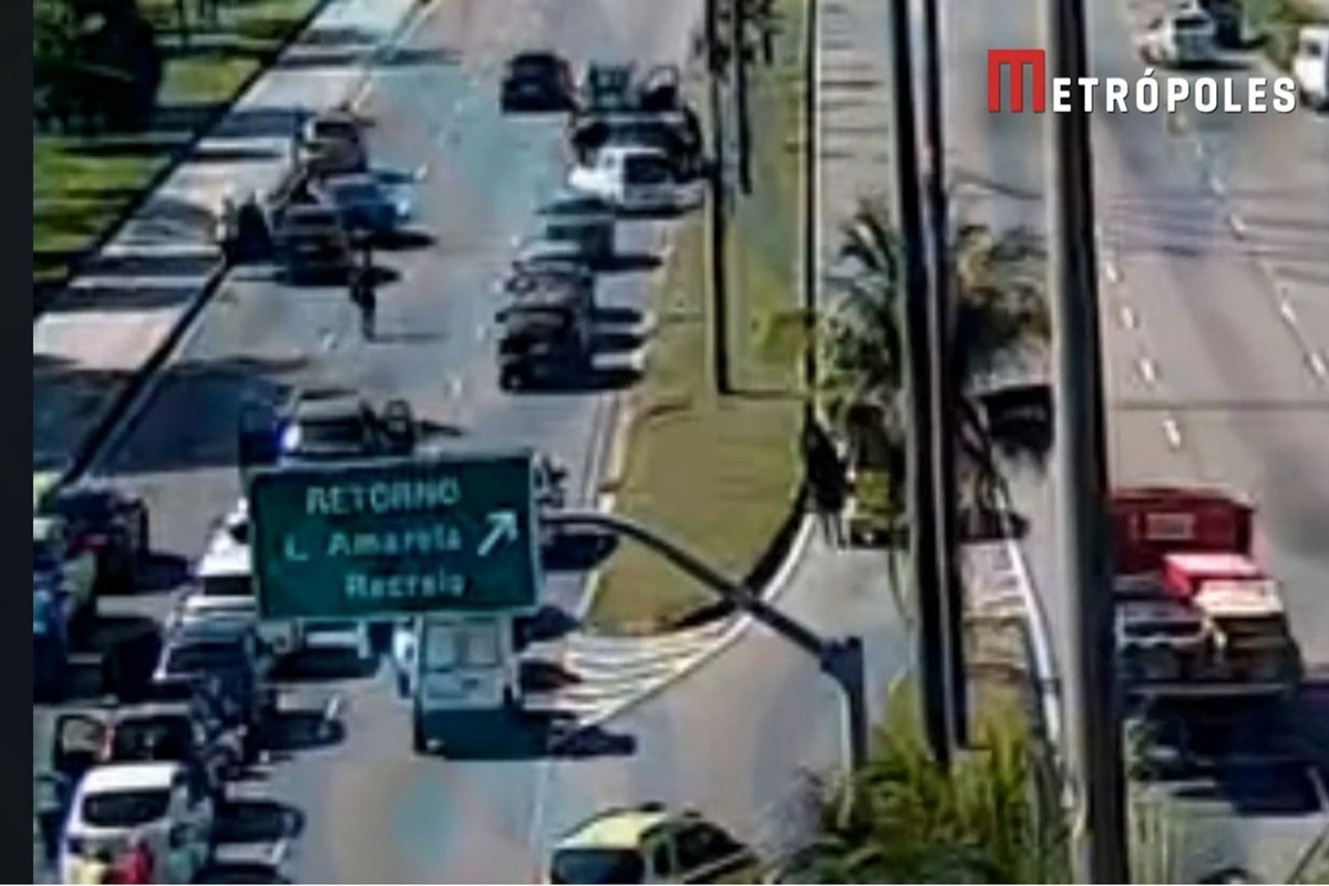 Veja momento em que carro do bicheiro Vinicius Drumond é fuzilado