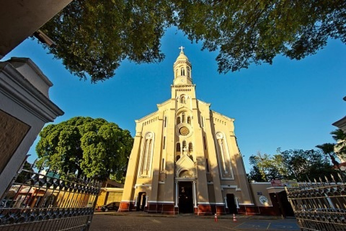 Após assalto, padre pede que fiéis evitem usar alianças nas missas