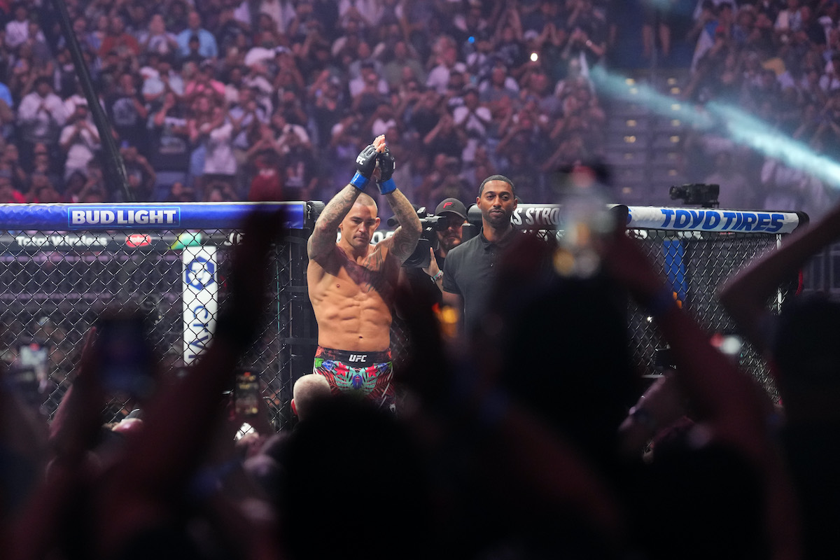 Dustin Poirier se despede do UFC com derrota inédita para Max Holloway