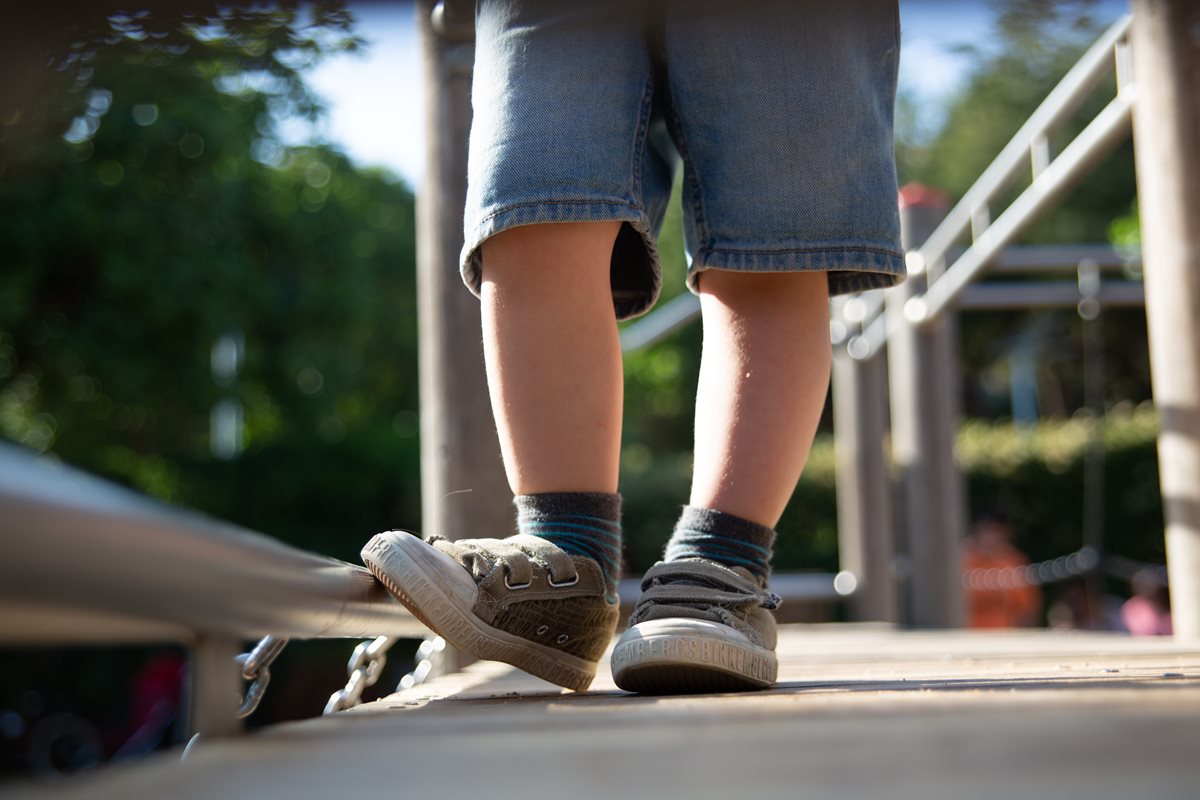 Por que algumas pessoas com autismo andam de forma diferente?