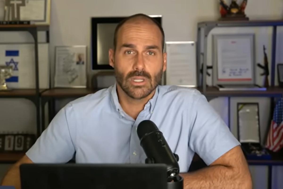 Com a filha, Eduardo diz que “prefere morrer no exílio” a ser preso