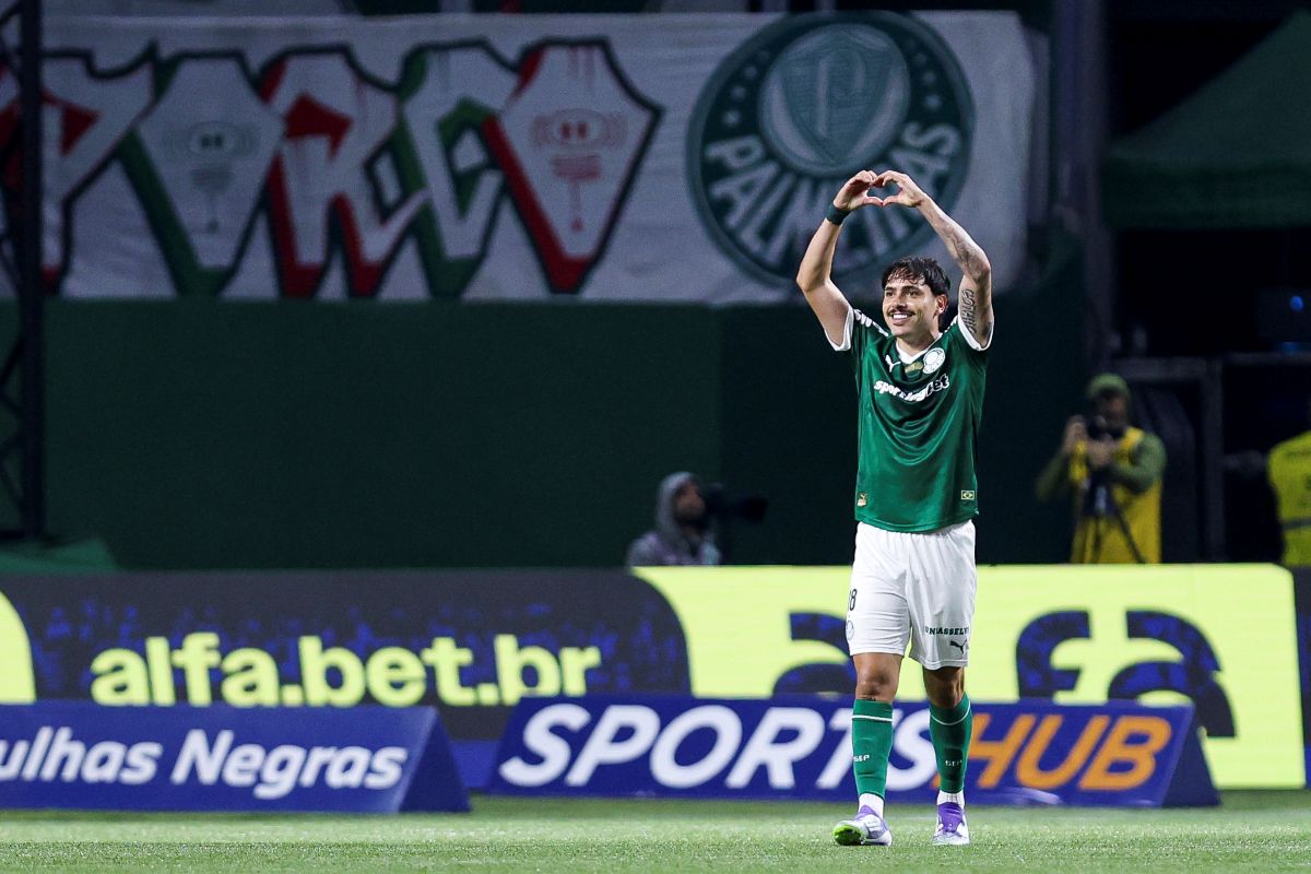 Hulk faz 2 de falta, mas Palmeiras vence Galo e retorna ao G-4