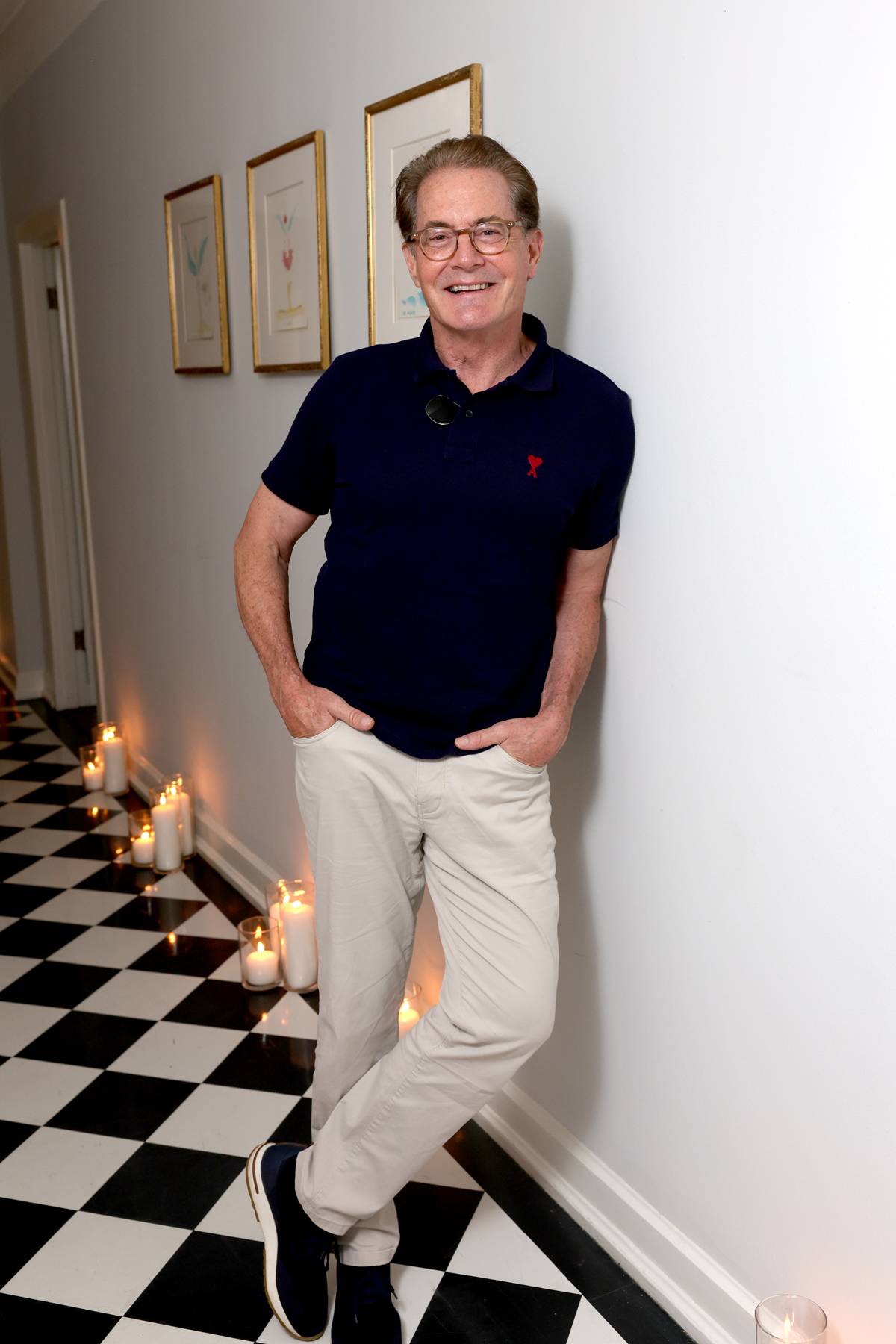 Kyle McLachlan com camisa polo - Metrópoles