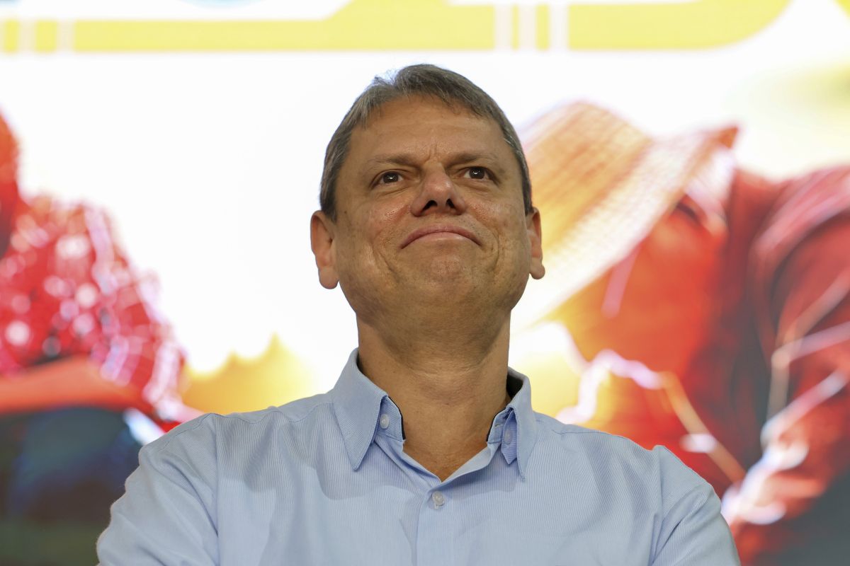 Em evento do agro, Tarcísio critica tarifaço de Trump e cutuca Lula