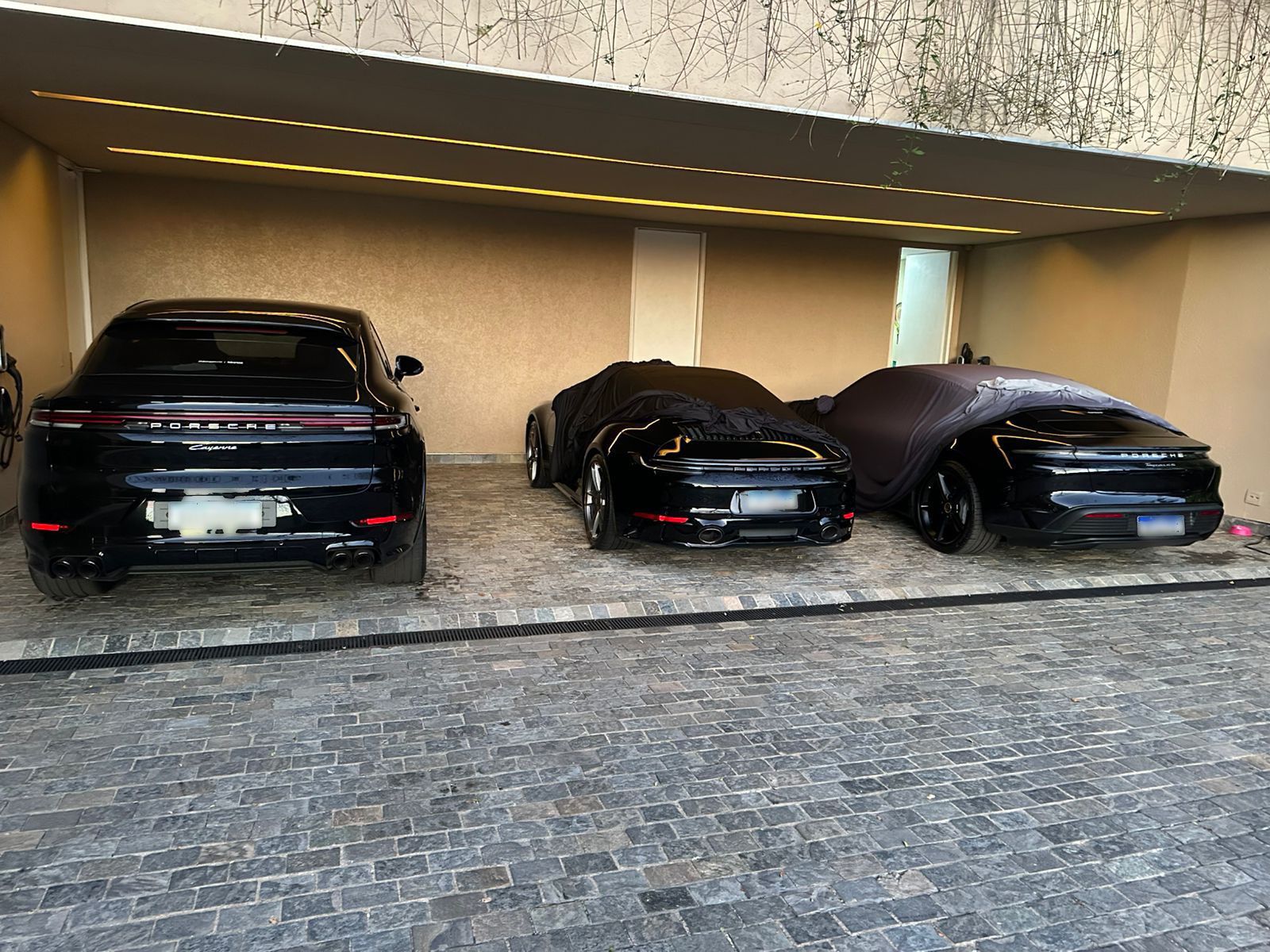 PF apreende Porsches e armas em ação que mira suplente de Alcolumbre