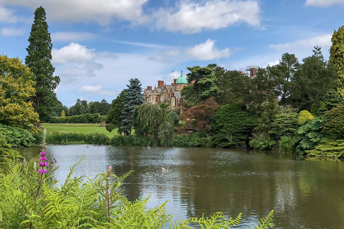foto colorida Palácio Real em Sandringham Estate