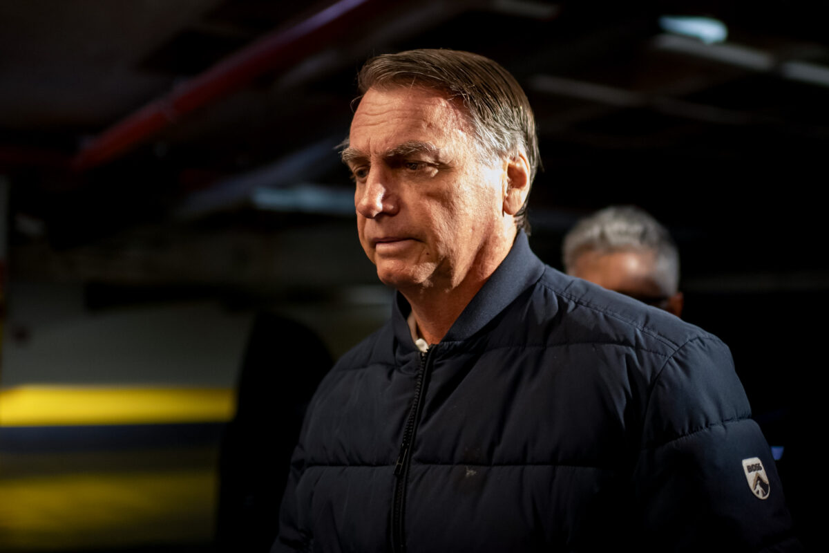 Bolsonaro fez 40 saques que somaram R$ 130 mil em 2025
