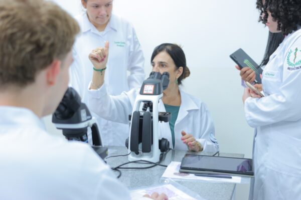 foto de uma equipe medica no hospital 