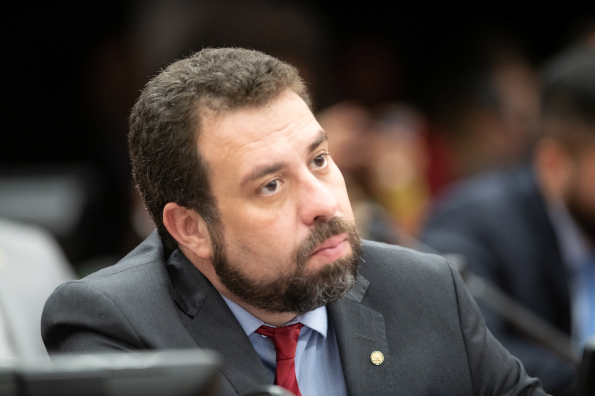 Boulos mira Tarcísio em ato: “Nunca vai vestir faixa presidencial”