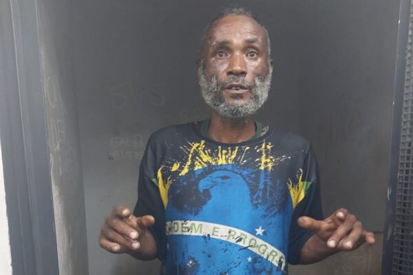 Foto colorida homem suspeito de cometer diversos frutos no DF