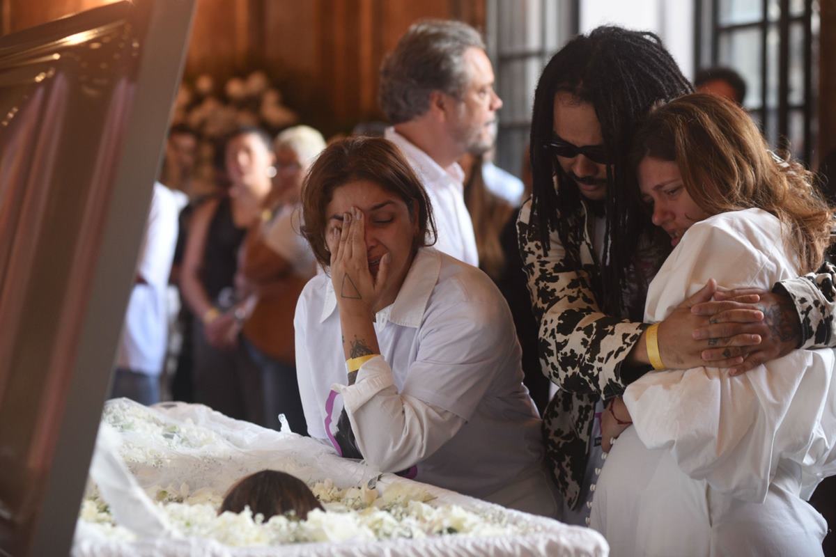 Jude Paulla, melhor amiga de Preta Gil, chora em despedida da cantora