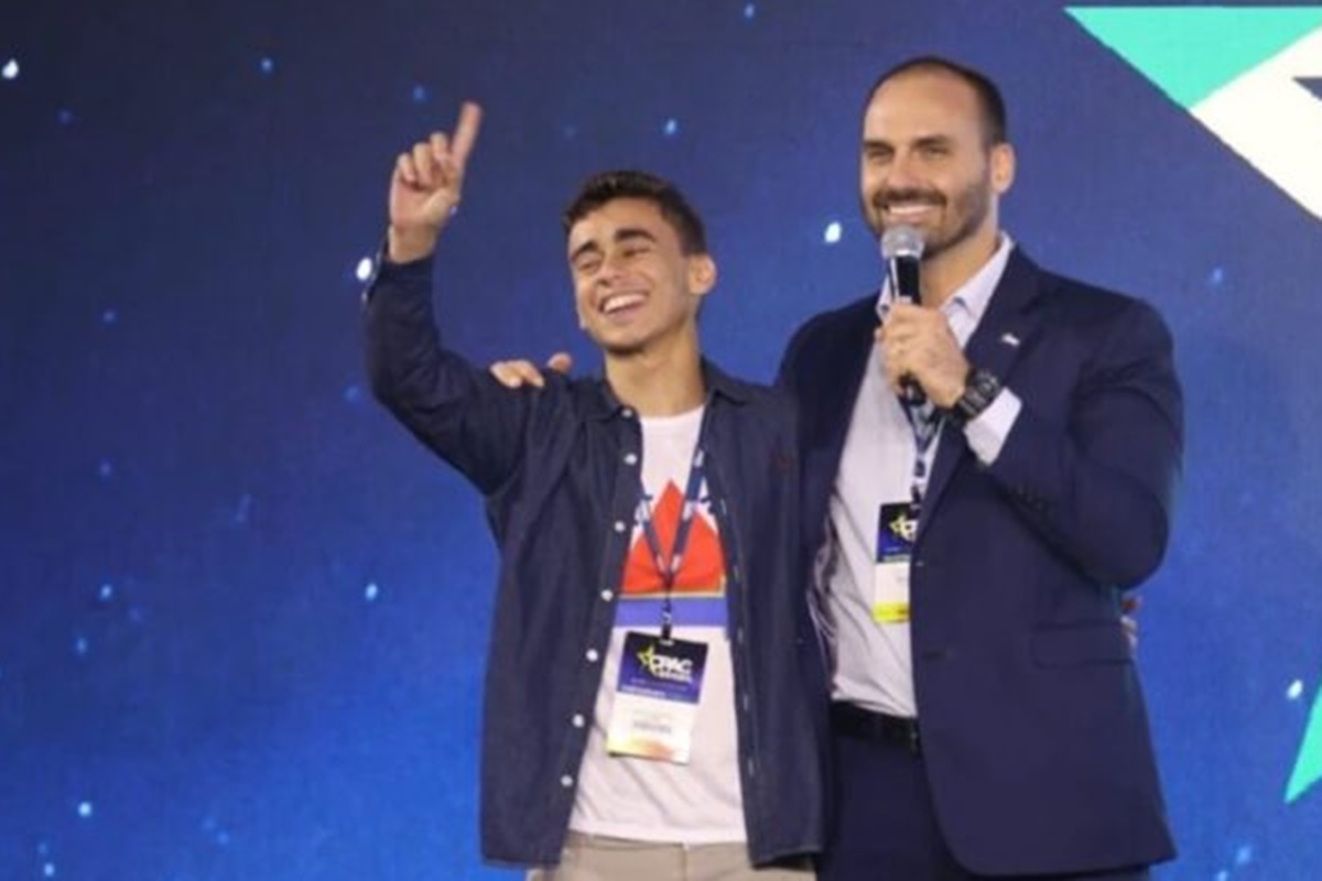 Eduardo divulga post acusando Nikolas de querer se livrar de Bolsonaro