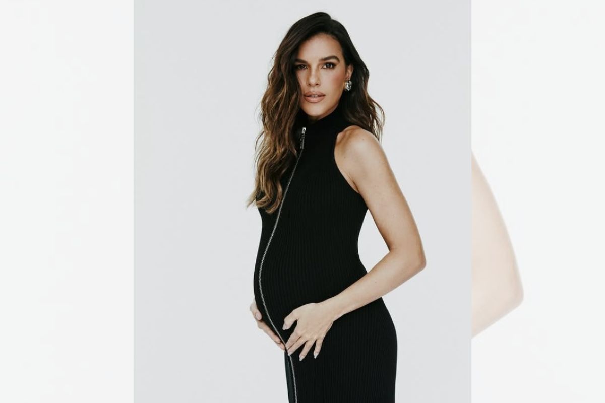 foto colorida Mariana Rios grávida 