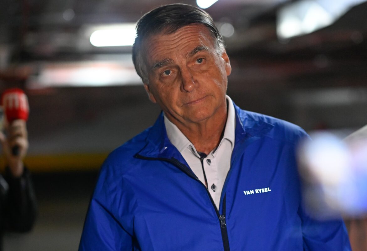 Prisão domiciliar de Bolsonaro tira STF da defensiva ante tarifaço