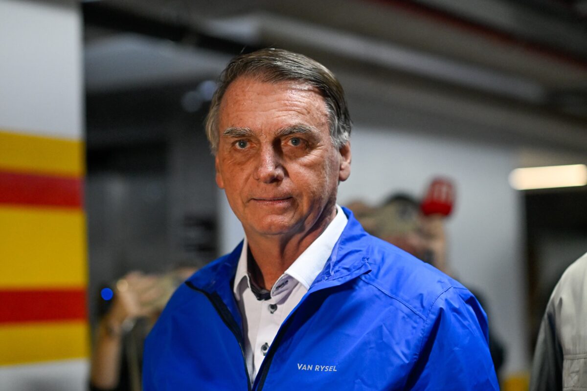 Moraes decreta prisão domiciliar de Jair Bolsonaro