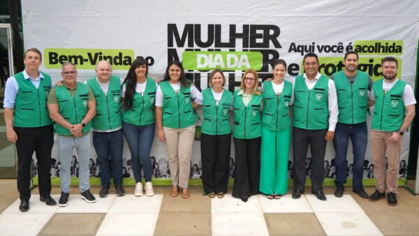 Foto colorida colaboradores do dia da mulher promovido pela Defensoria Pública